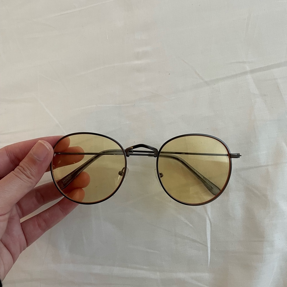 Vintage sunnies (no case)